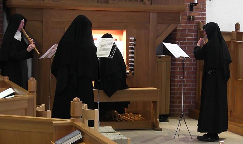 Musikanten an der Orgel