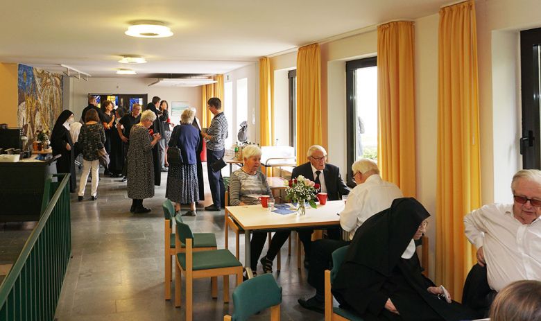 Begegnung nach Beerdigung