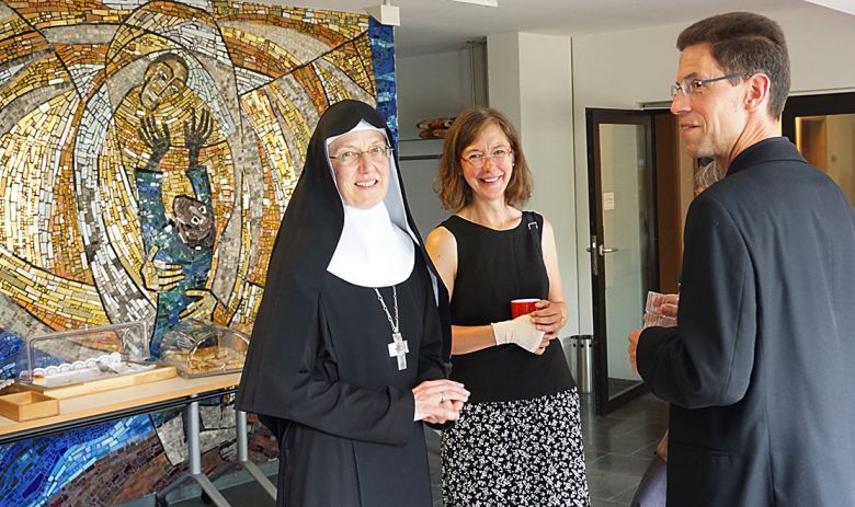 Begegnung nach Beerdigung