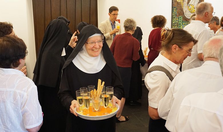 Sektempfang nach dem Festhochamt